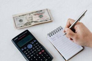 pexels-karolina-grabowska-4386339-300x200 Como Avaliar Suas Finanças Pessoais e Dominar Suas Dívidas