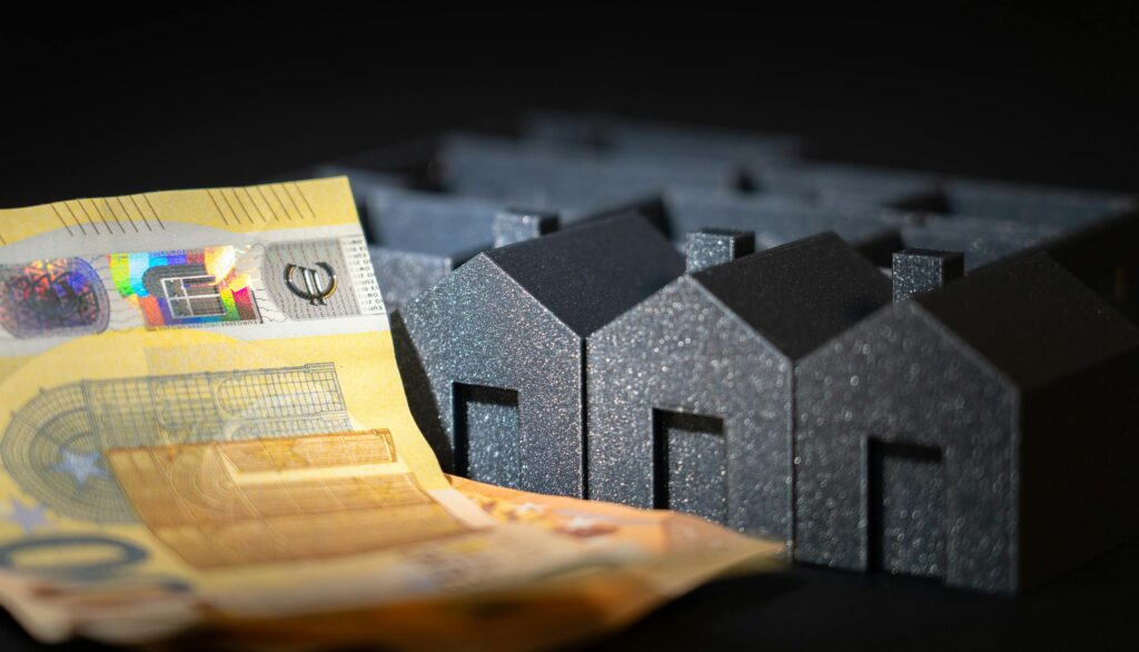 pexels-jakubzerdzicki-28100119-1024x586 Fundos Imobiliários: Ganhe Dinheiro Sem Comprar Imóveis